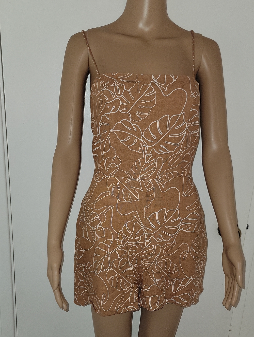 Sadie & Sage Tan Leaf-Print Linen Romper